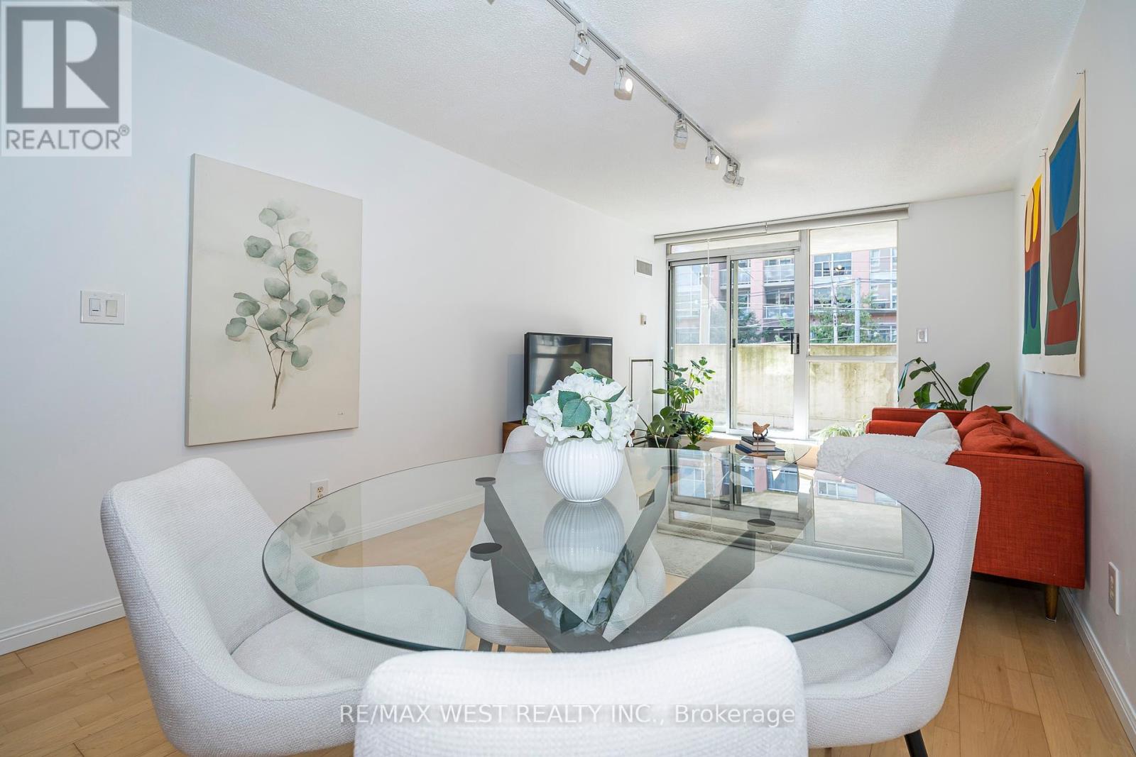 Photo 14 of 209 1000 King Street W, Toronto ON