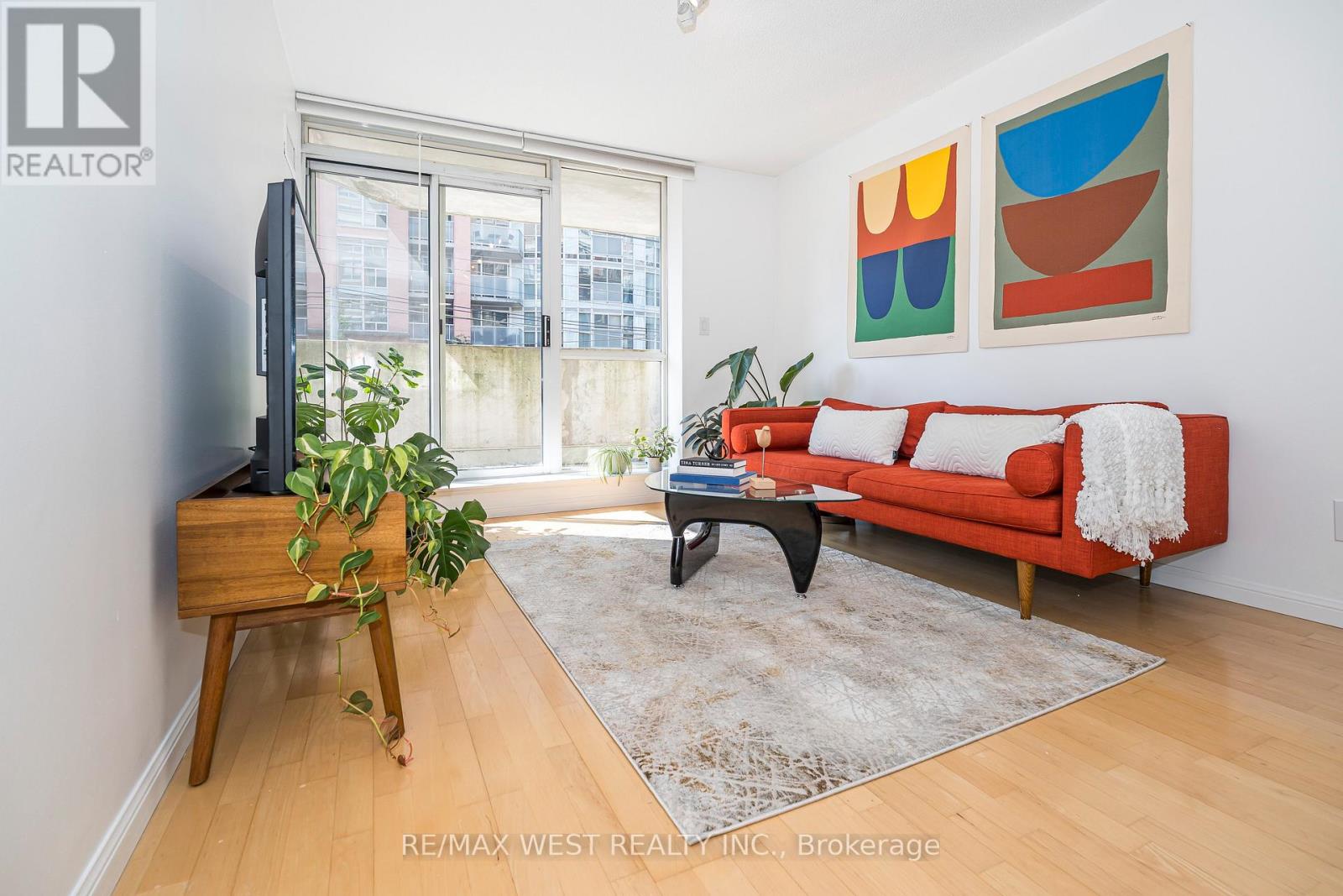 Photo 16 of 209 1000 King Street W, Toronto ON
