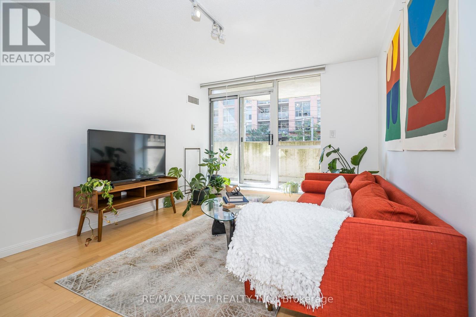 Photo 17 of 209 1000 King Street W, Toronto ON