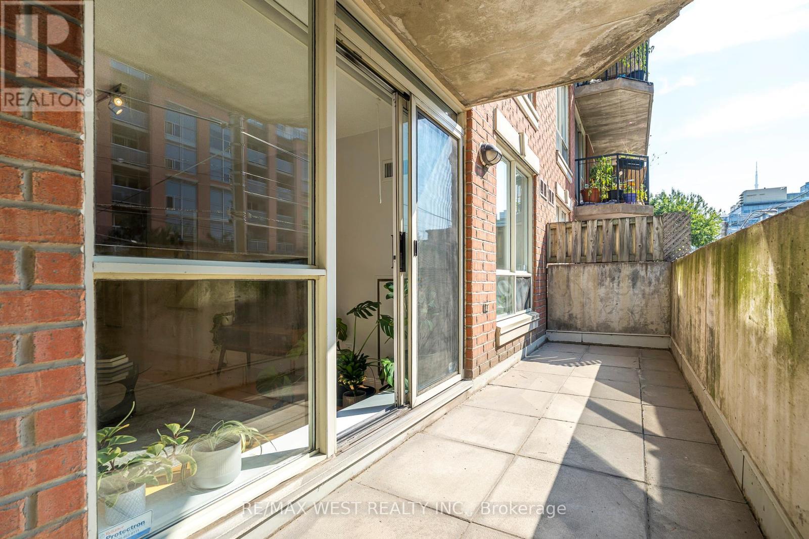 Photo 21 of 209 1000 King Street W, Toronto ON