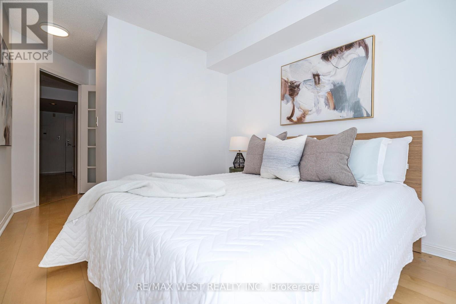 Photo 26 of 209 1000 King Street W, Toronto ON