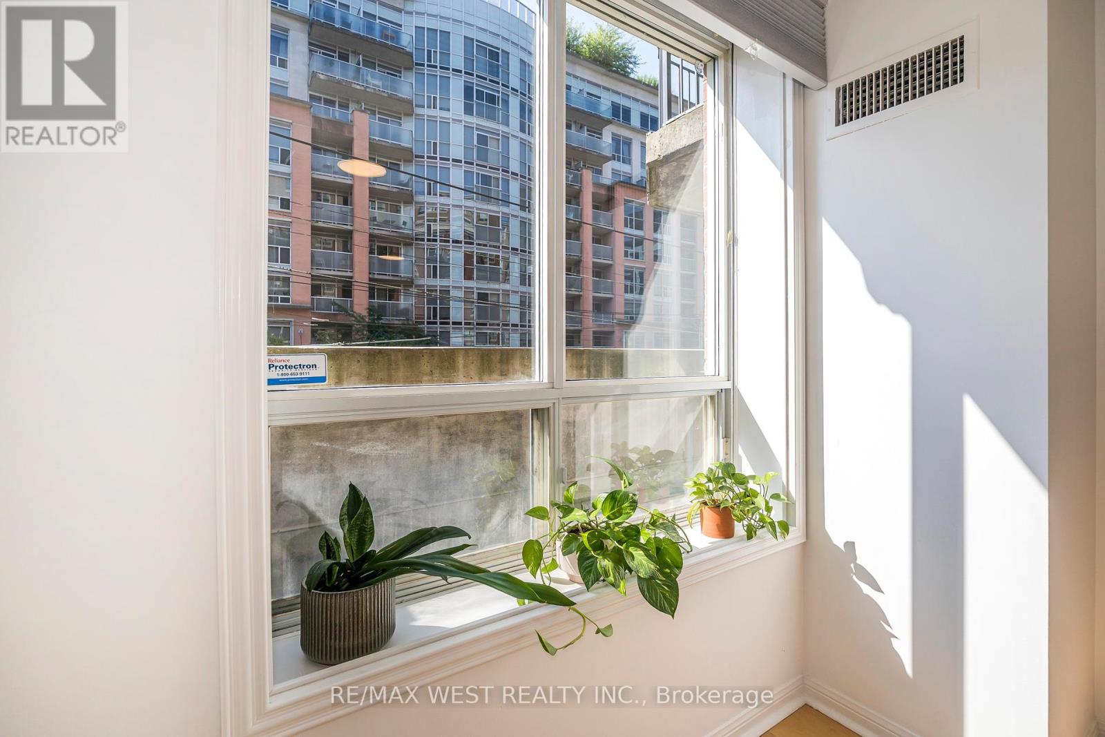 Photo 27 of 209 1000 King Street W, Toronto ON