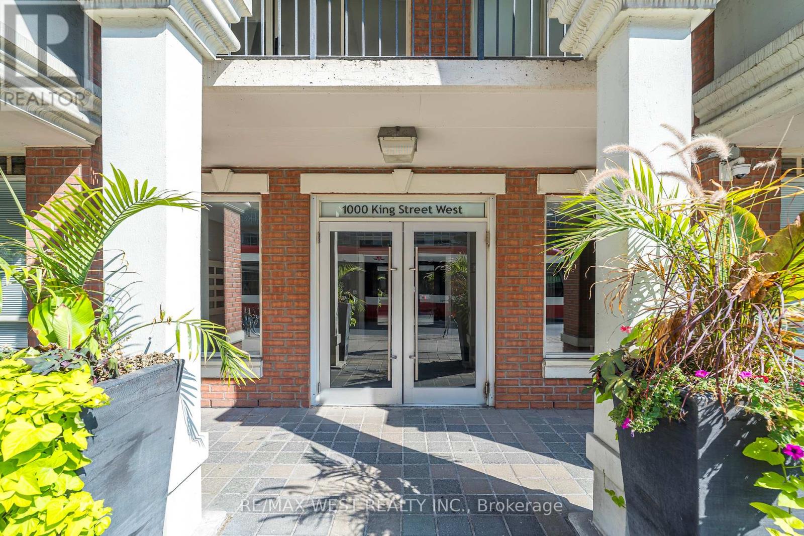 Photo 4 of 209 1000 King Street W, Toronto ON