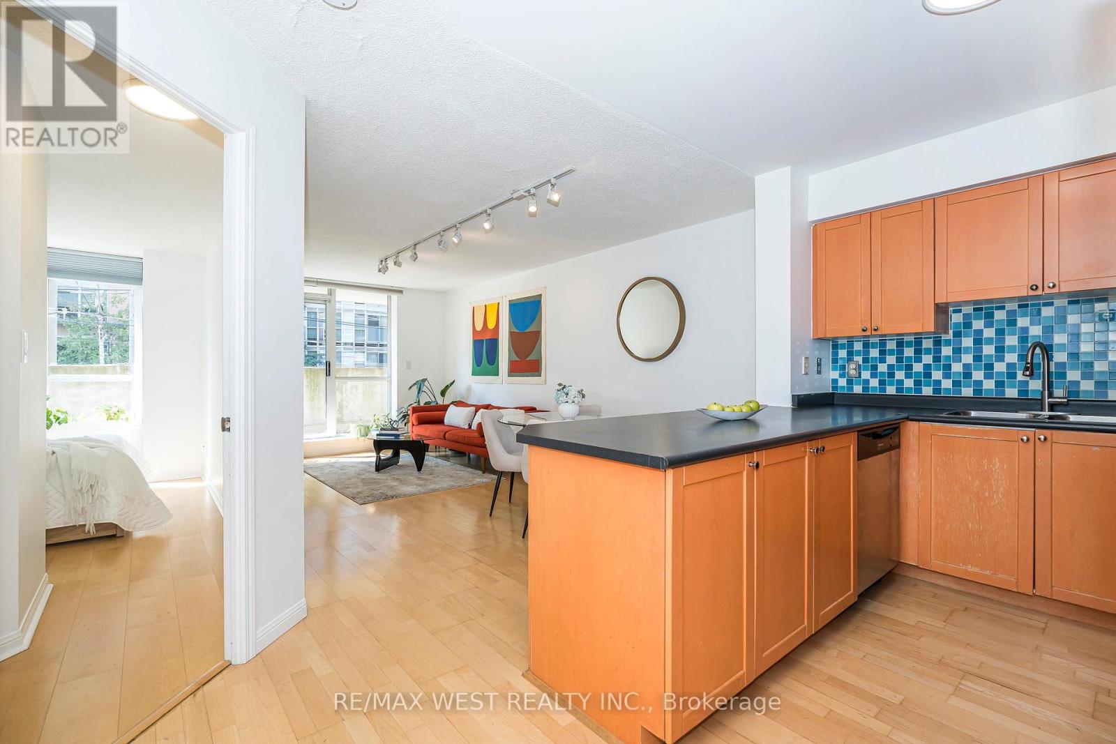 Photo 6 of 209 1000 King Street W, Toronto ON
