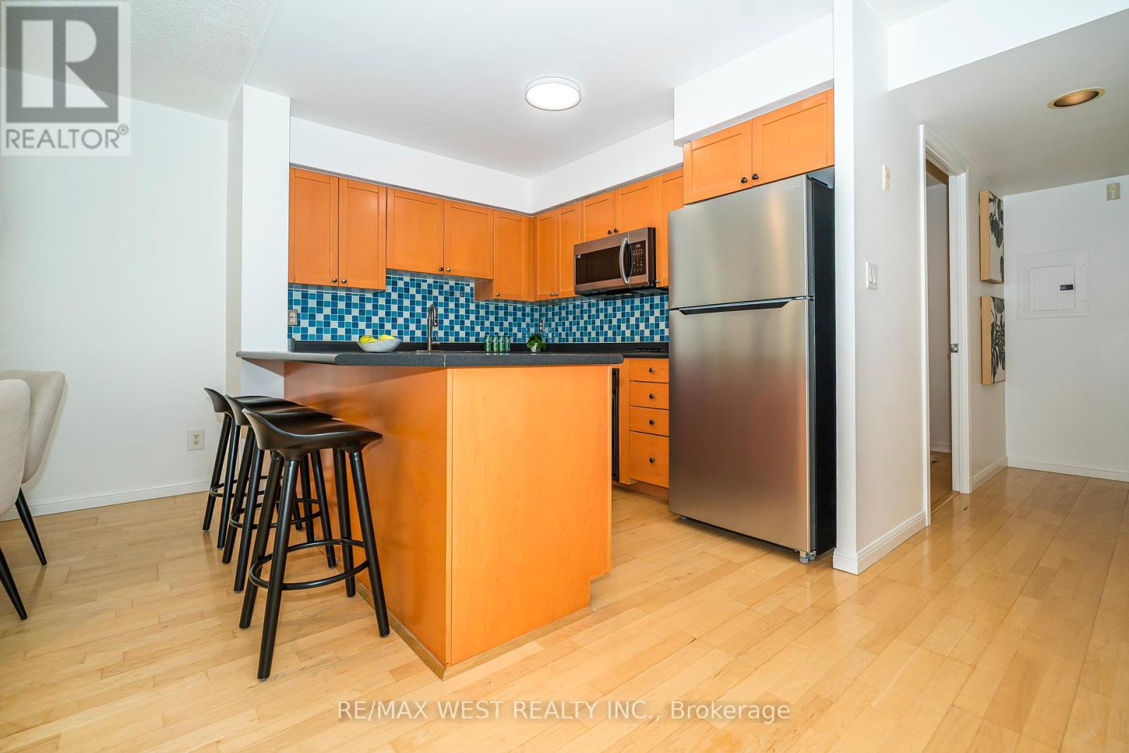 Photo 8 of 209 1000 King Street W, Toronto ON