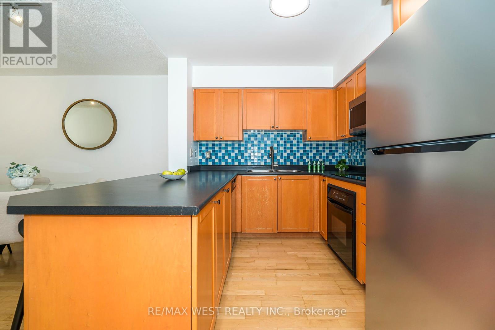 Photo 9 of 209 1000 King Street W, Toronto ON