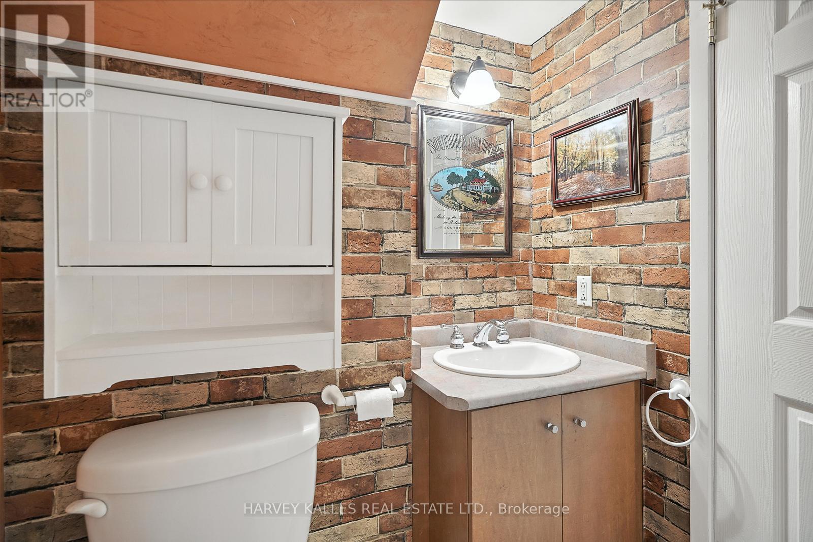 Photo 3 of 904 18 Merton Street, Toronto ON