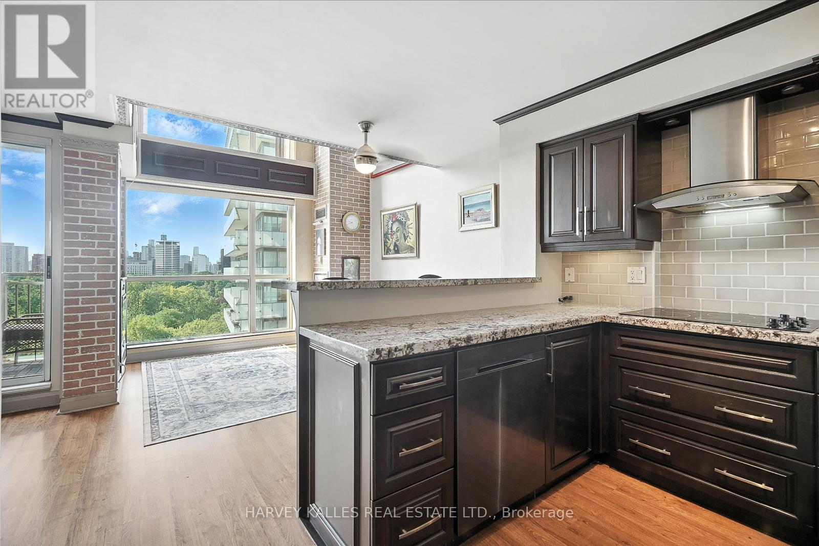 Photo 29 of 904 18 Merton Street, Toronto ON
