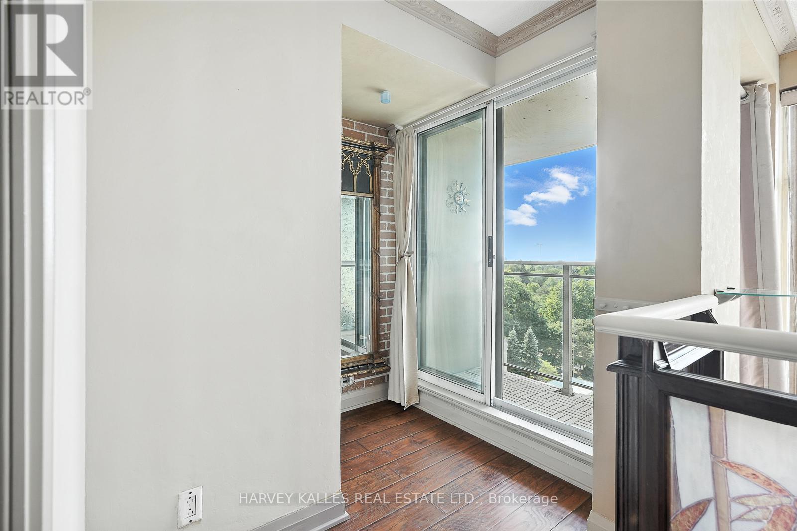 Photo 33 of 904 18 Merton Street, Toronto ON