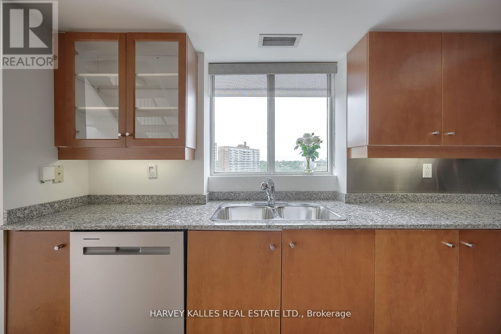 Photo 4 of 1109 18 Merton Street, Toronto ON