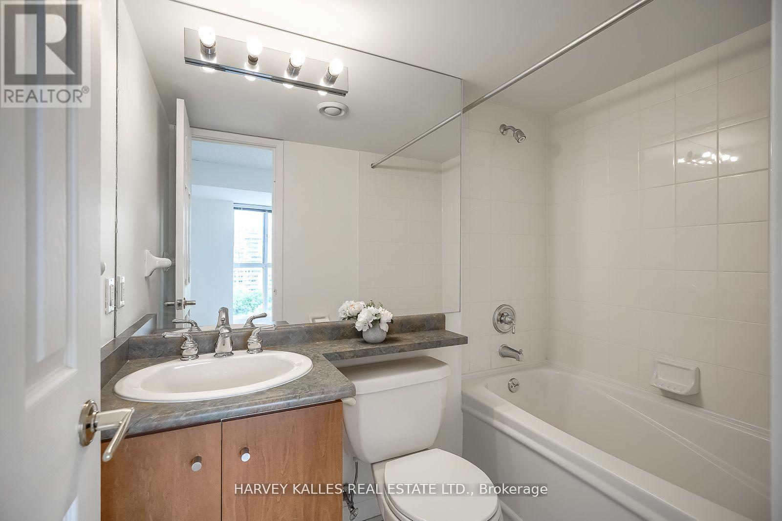 Photo 14 of 1109 18 Merton Street, Toronto ON