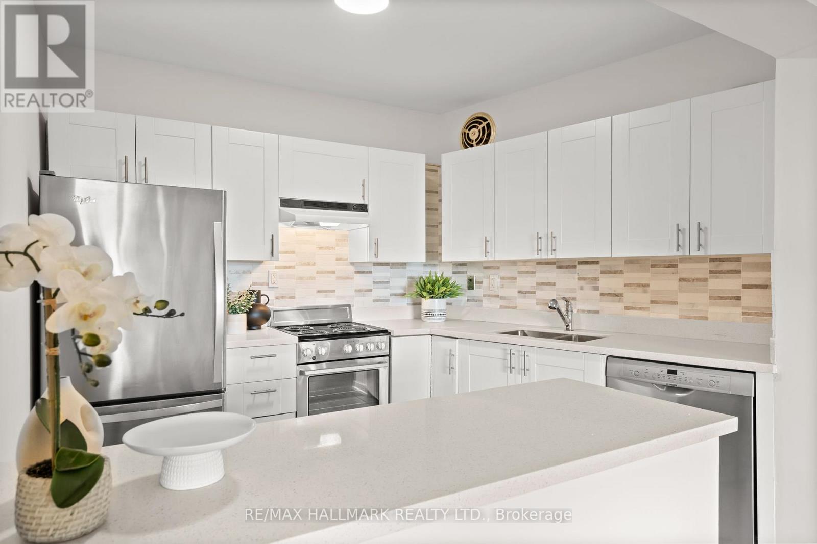 Photo 13 of 6 2 Nursewood Road, Toronto ON