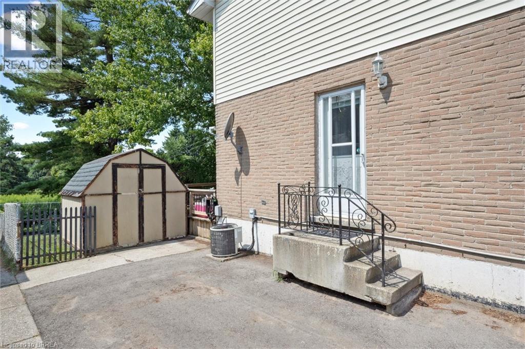 Photo 11 of 400 Odlum Drive, Woodstock ON