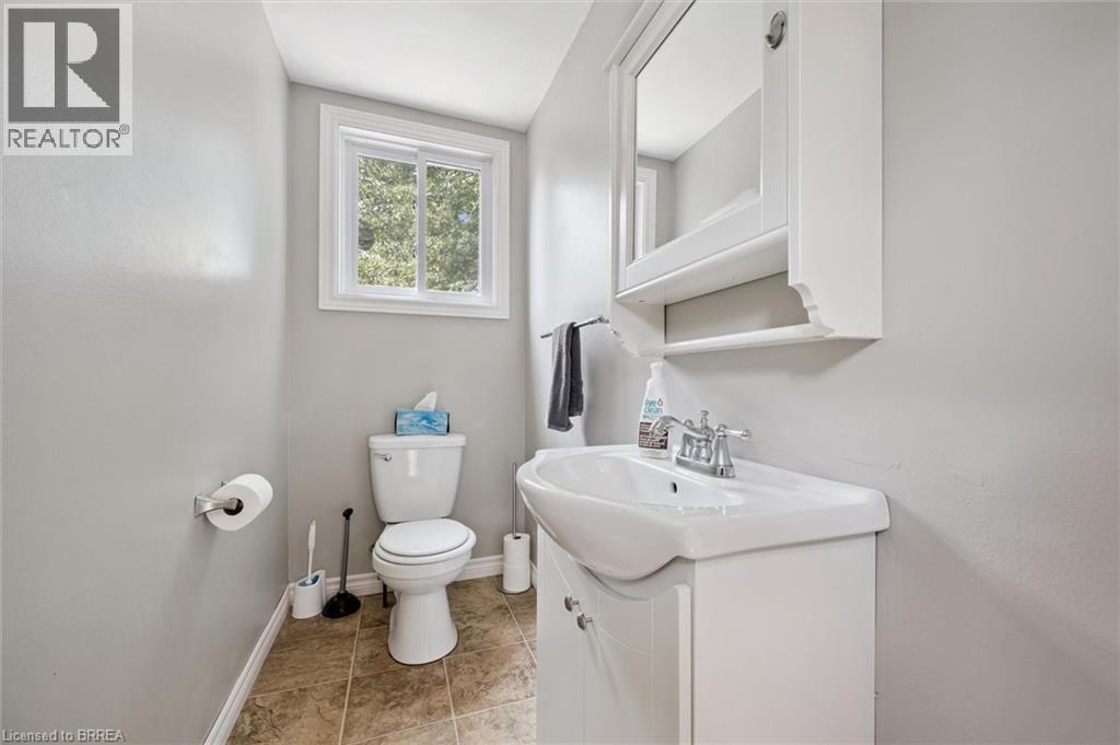 Photo 12 of 400 Odlum Drive, Woodstock ON
