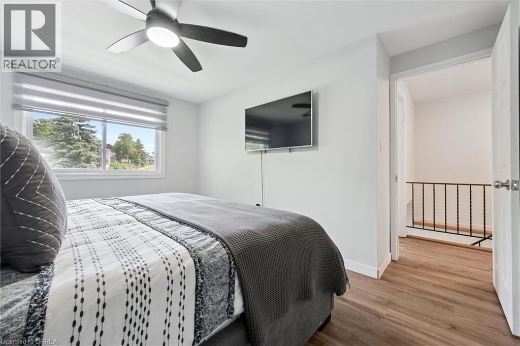 Photo 15 of 400 Odlum Drive, Woodstock ON