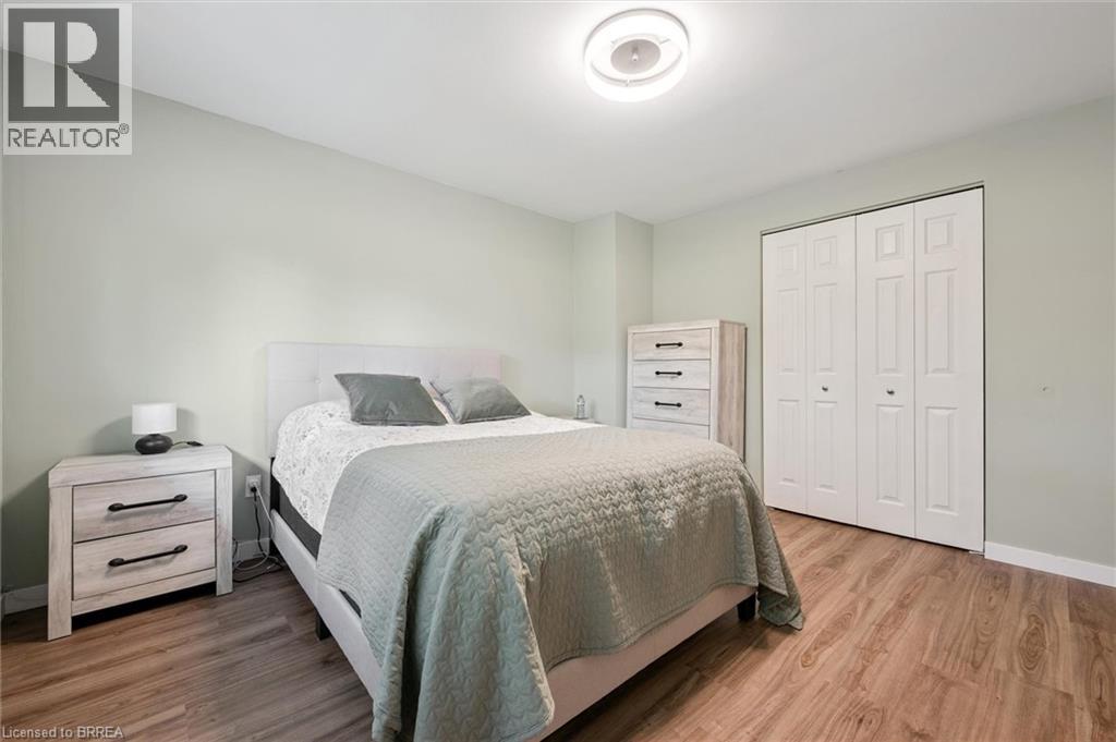 Photo 16 of 400 Odlum Drive, Woodstock ON