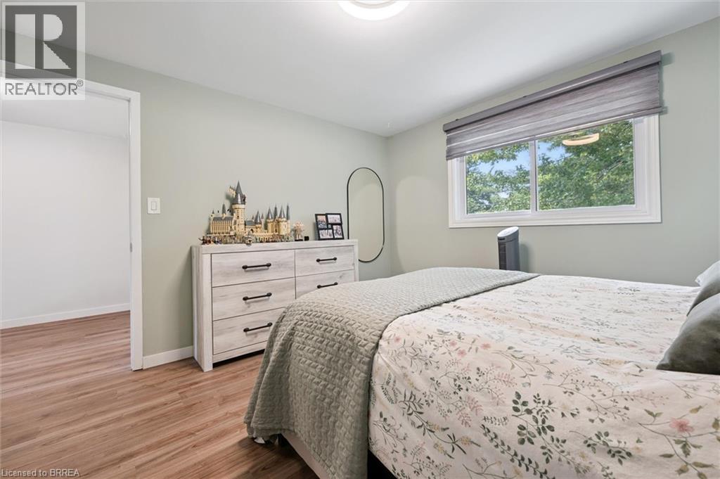 Photo 17 of 400 Odlum Drive, Woodstock ON