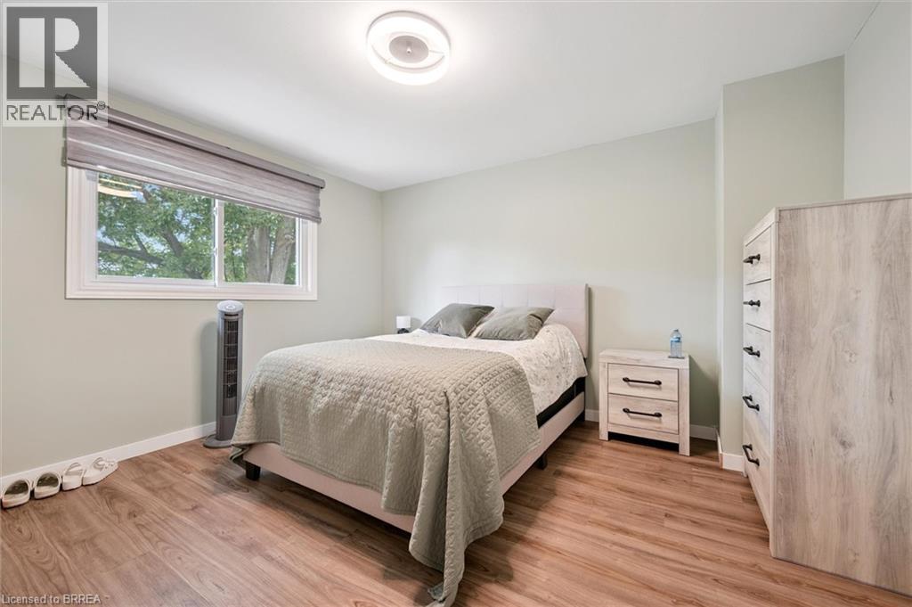 Photo 18 of 400 Odlum Drive, Woodstock ON