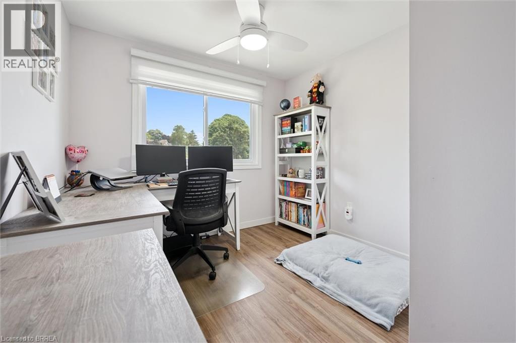 Photo 19 of 400 Odlum Drive, Woodstock ON