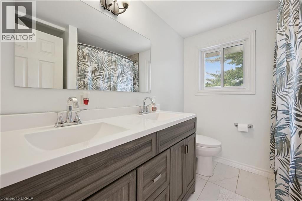 Photo 21 of 400 Odlum Drive, Woodstock ON
