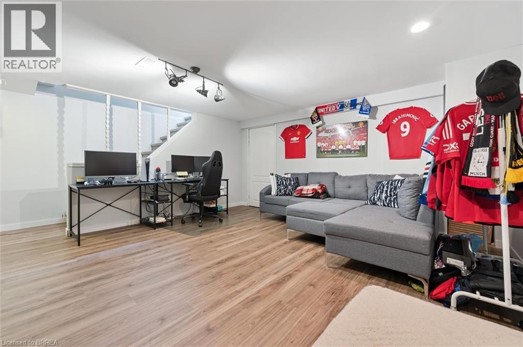 Photo 22 of 400 Odlum Drive, Woodstock ON