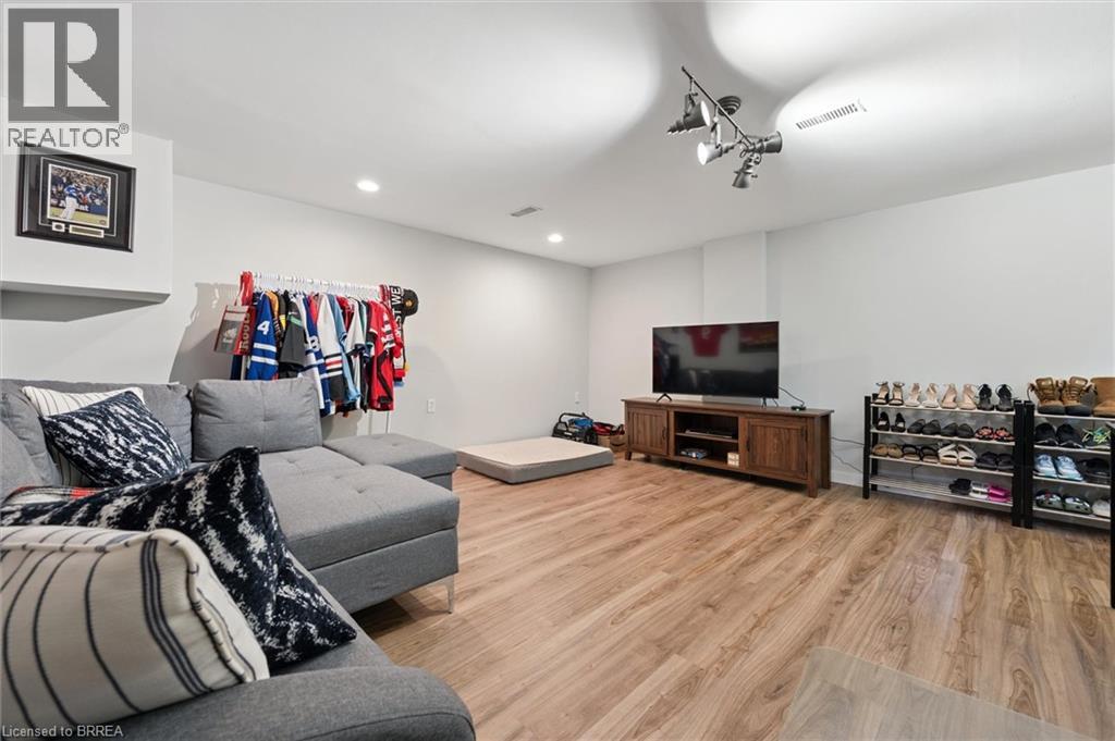 Photo 23 of 400 Odlum Drive, Woodstock ON