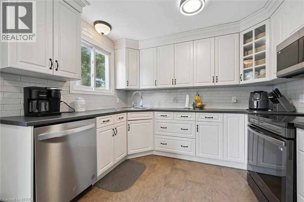 Photo 8 of 400 Odlum Drive, Woodstock ON
