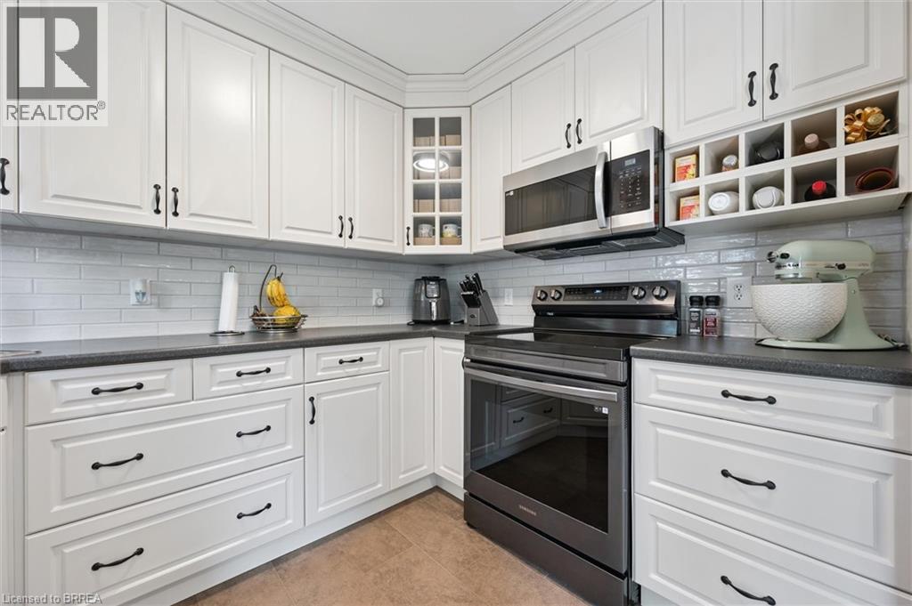Photo 9 of 400 Odlum Drive, Woodstock ON