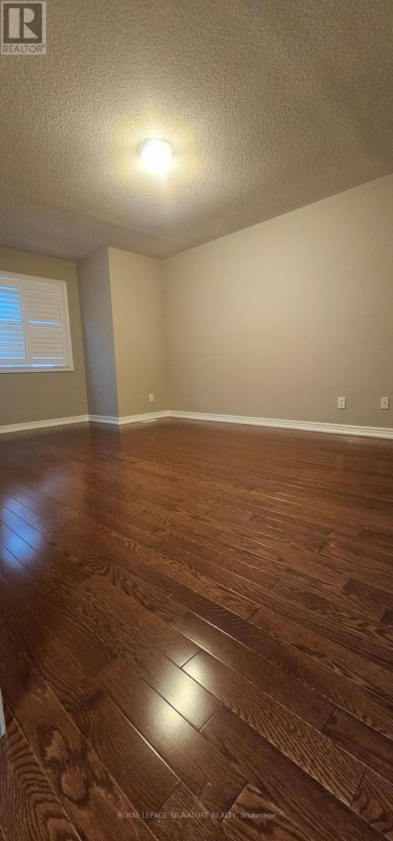 Photo 4 of 31 1633 Northmount Avenue W, Mississauga ON