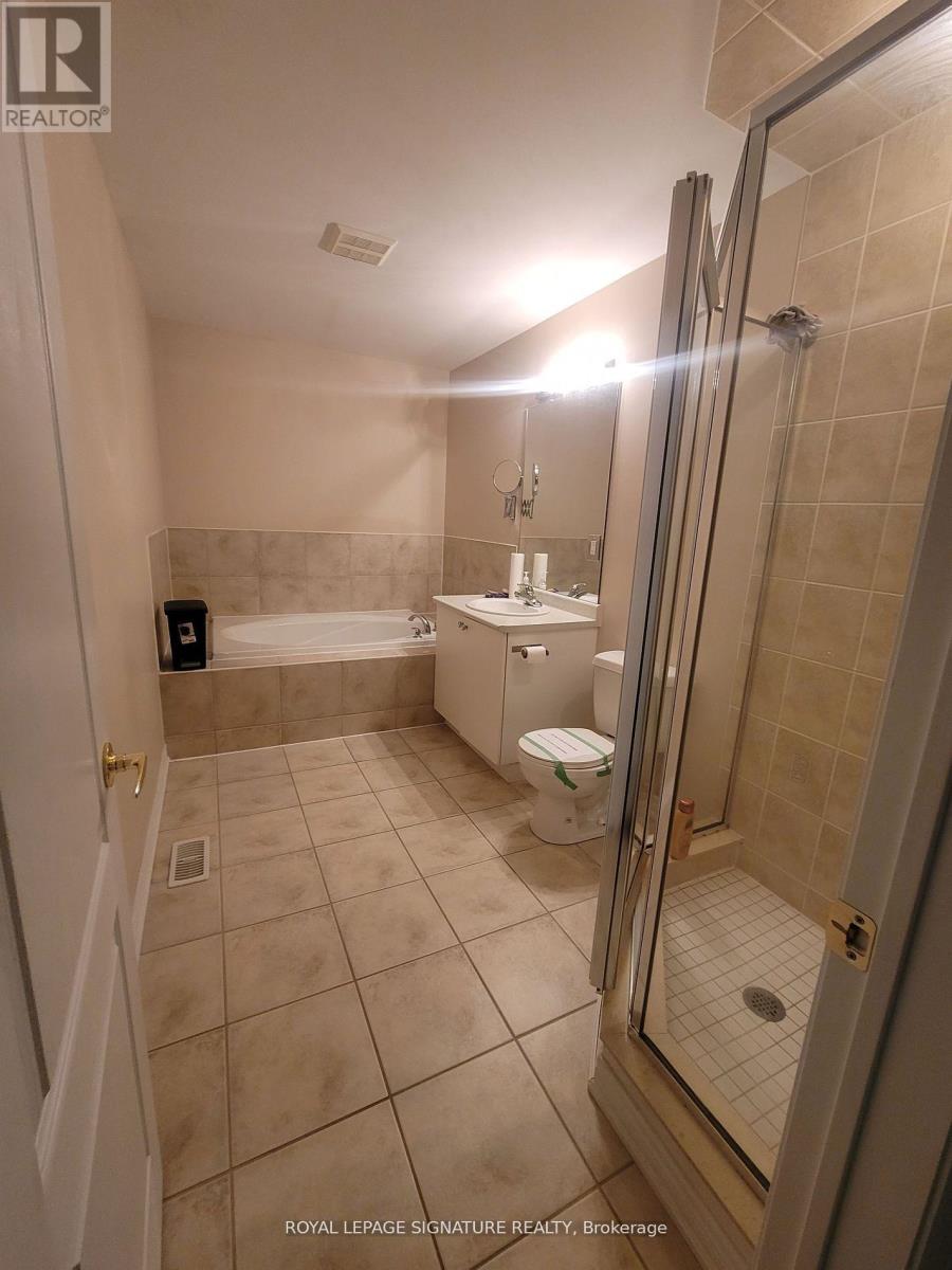 Photo 28 of 31 1633 Northmount Avenue W, Mississauga ON