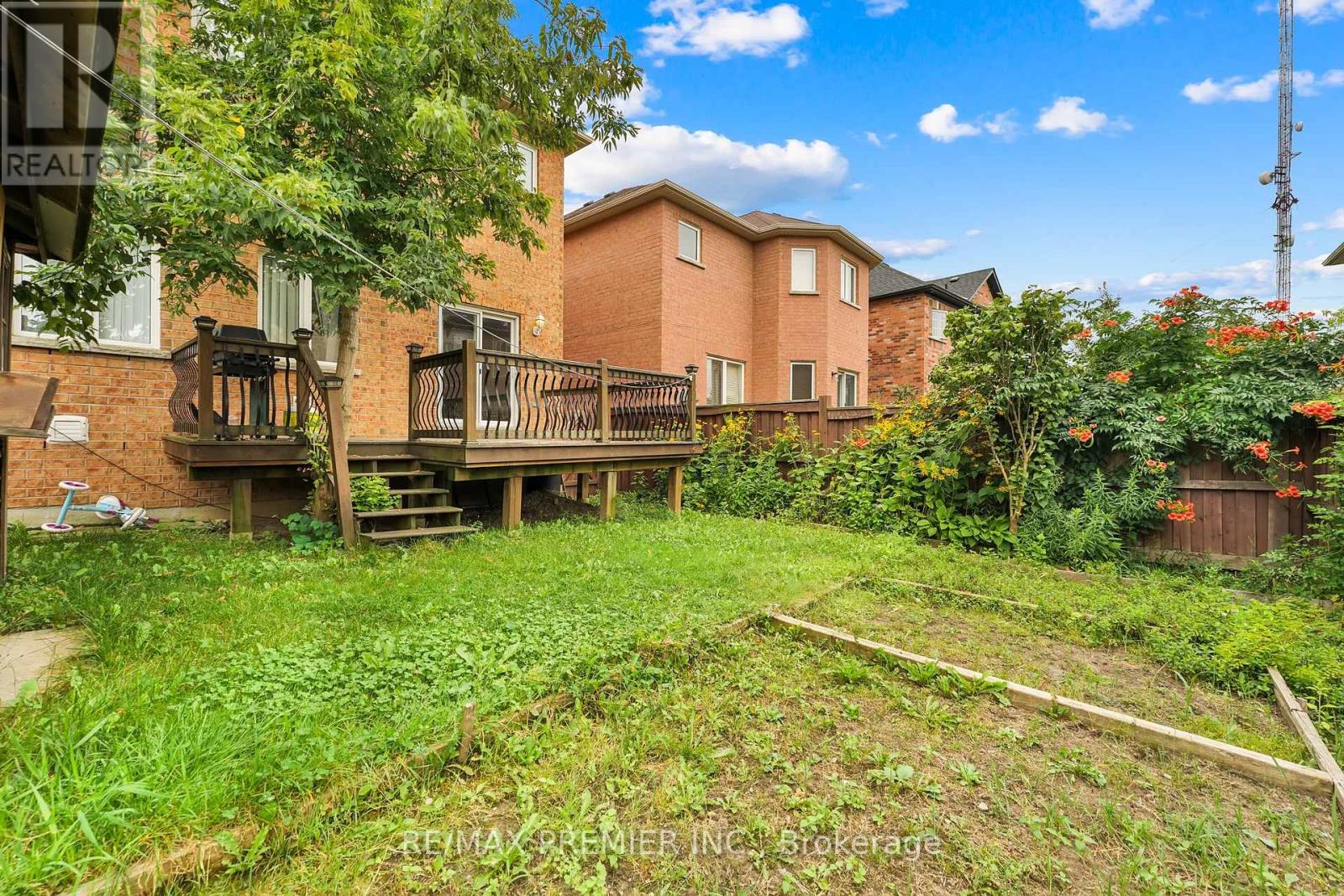 Photo 11 of Bsmt 81 Greenview Circle, Vaughan ON