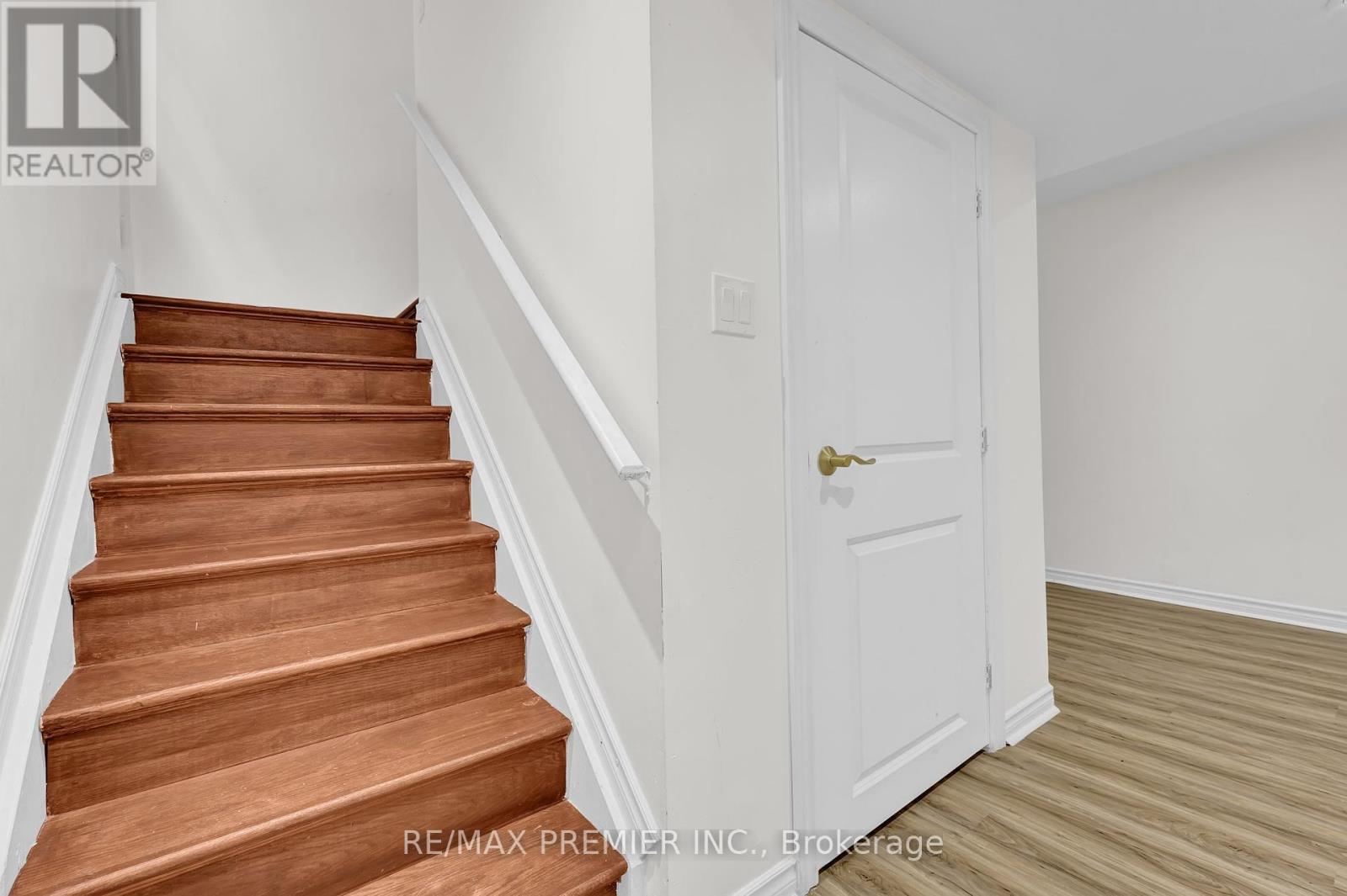 Photo 2 of Bsmt 81 Greenview Circle, Vaughan ON
