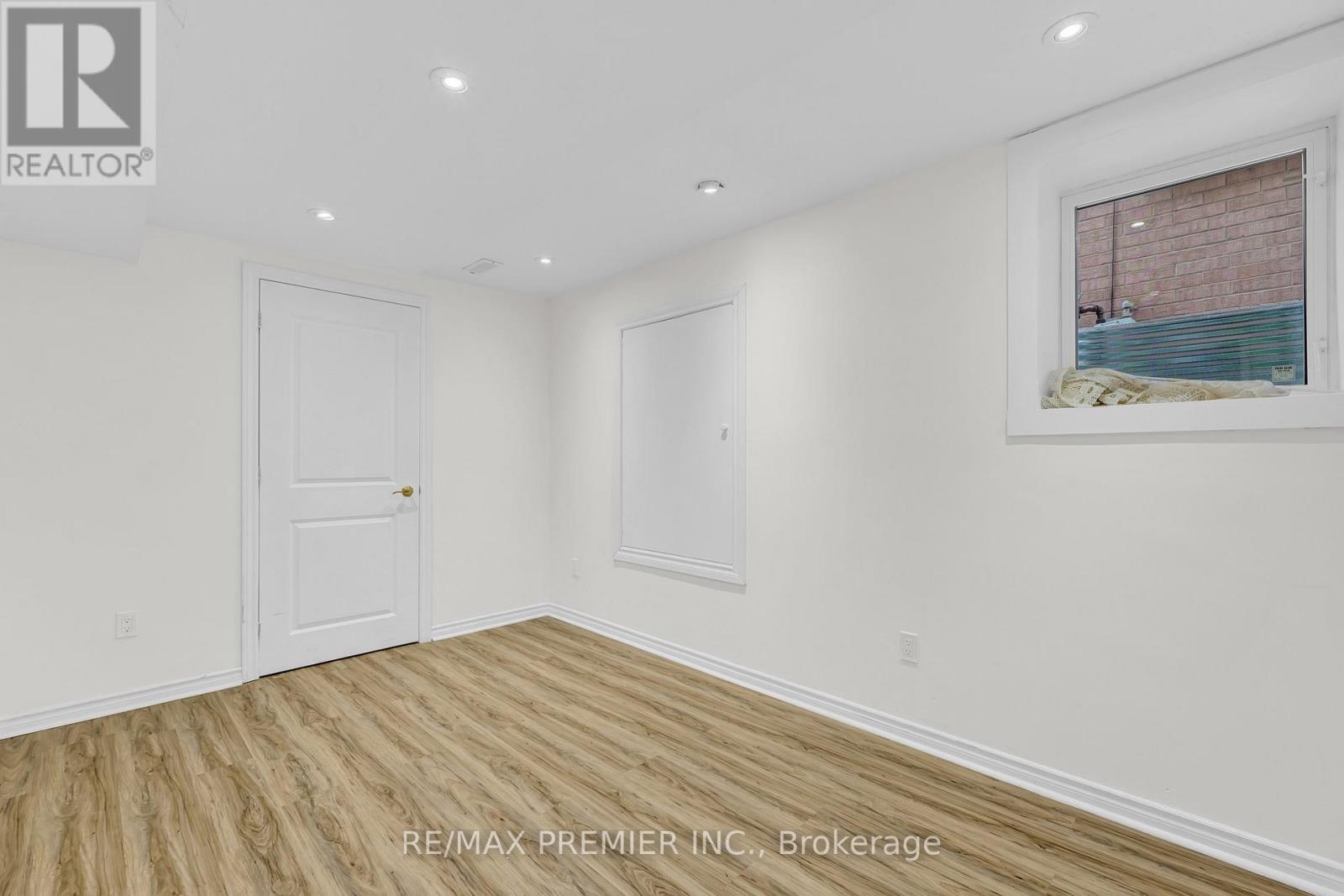 Photo 3 of Bsmt 81 Greenview Circle, Vaughan ON
