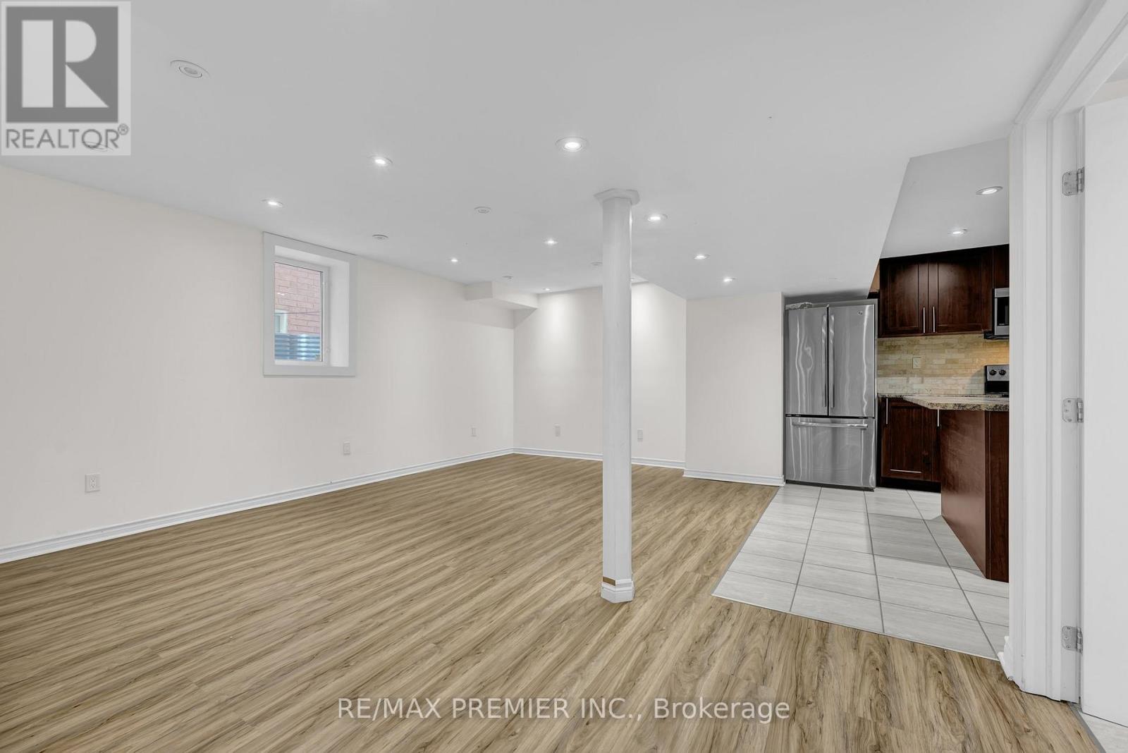 Photo 4 of Bsmt 81 Greenview Circle, Vaughan ON