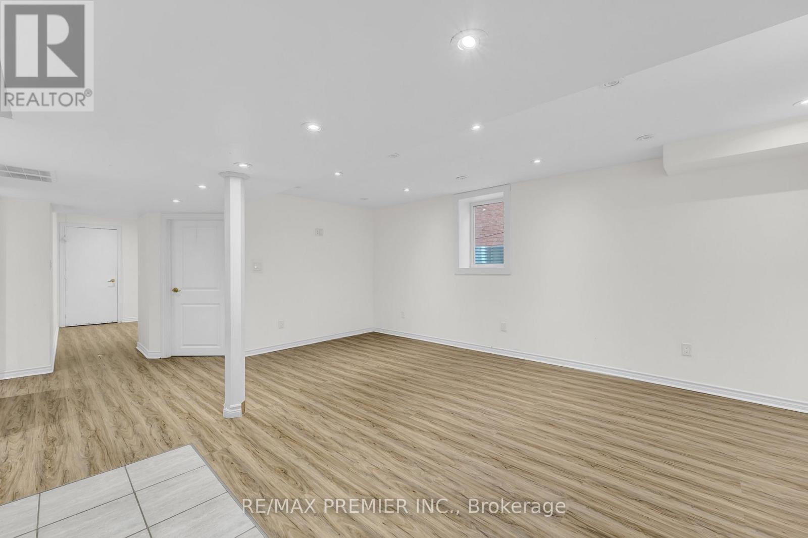 Photo 5 of Bsmt 81 Greenview Circle, Vaughan ON