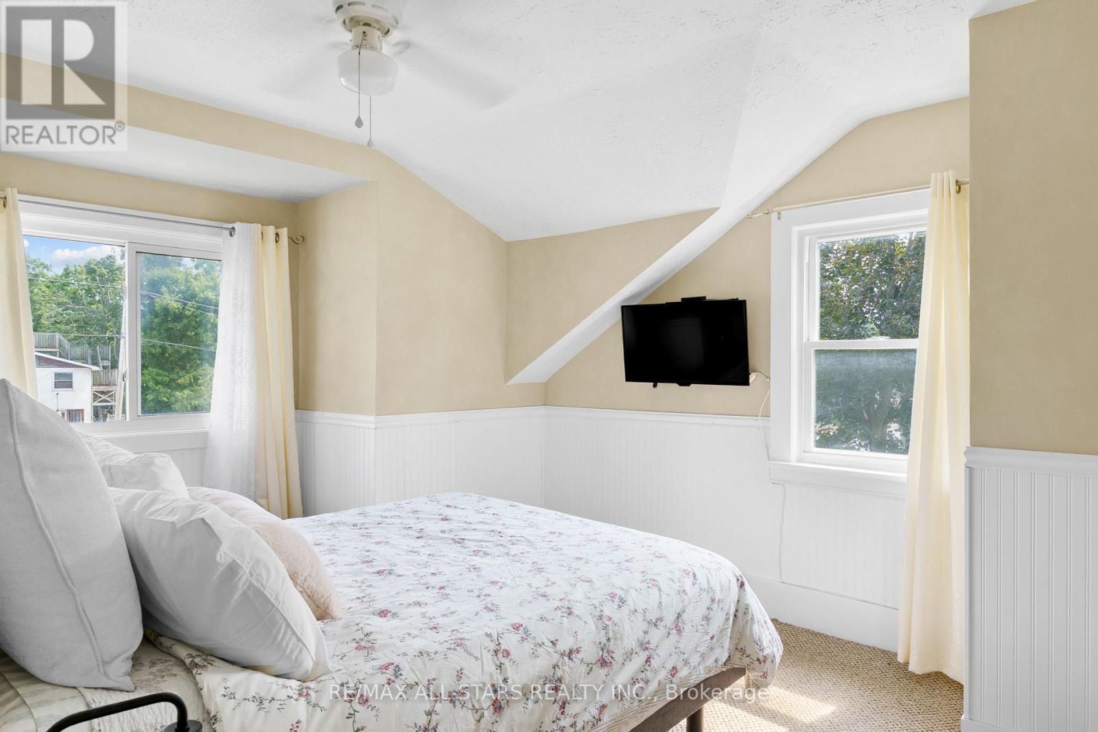 Photo 15 of 155 Colborne Street, Kawartha Lakes ON