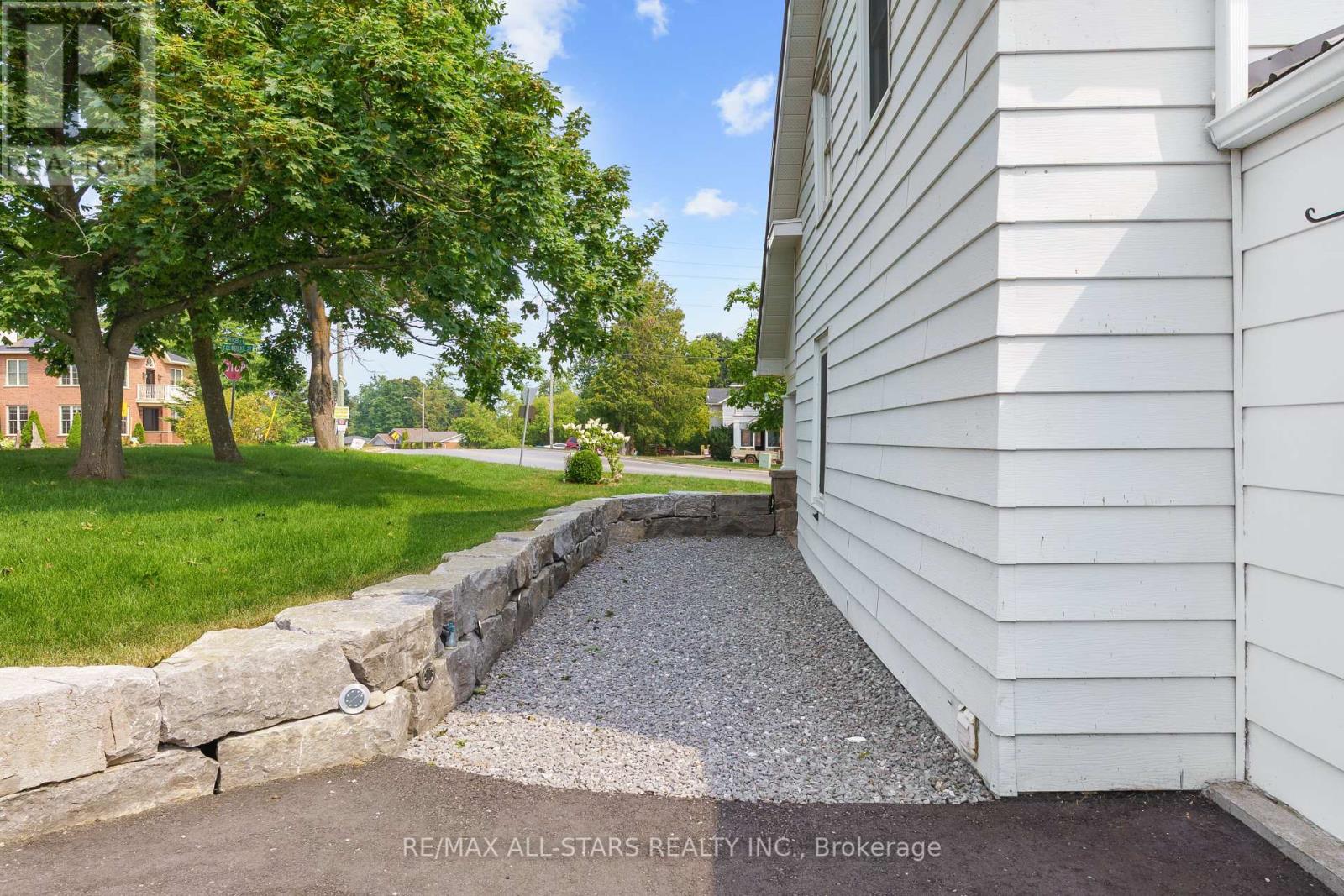 Photo 20 of 155 Colborne Street, Kawartha Lakes ON