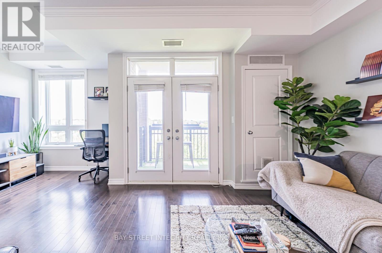 Photo 3 of 307 5327 Upper Middle Road, Burlington ON