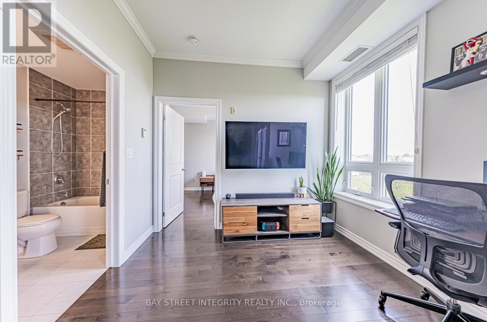 Photo 4 of 307 5327 Upper Middle Road, Burlington ON
