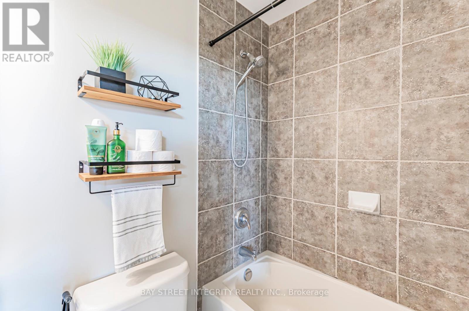 Photo 9 of 307 5327 Upper Middle Road, Burlington ON