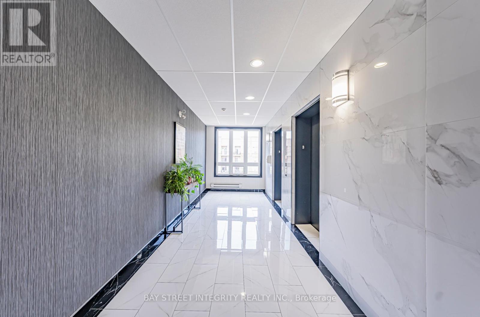 Photo 8 of 307 5327 Upper Middle Road, Burlington ON