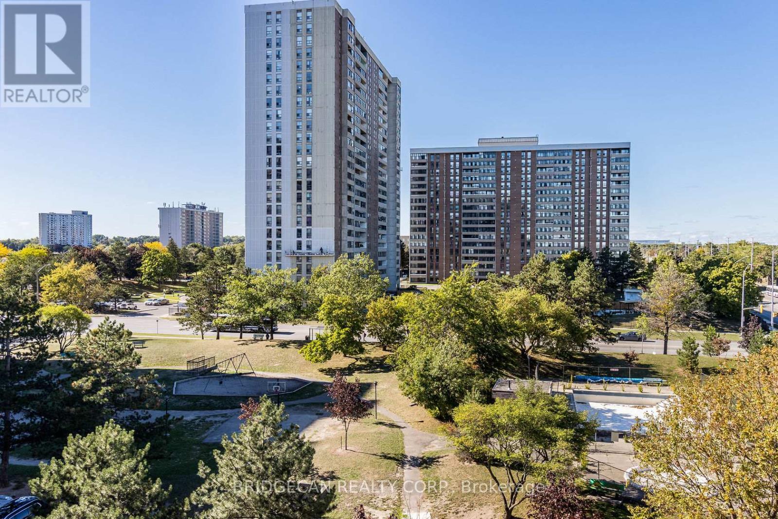 Photo 2 of 602 21 Knightsbridge Road, Brampton ON