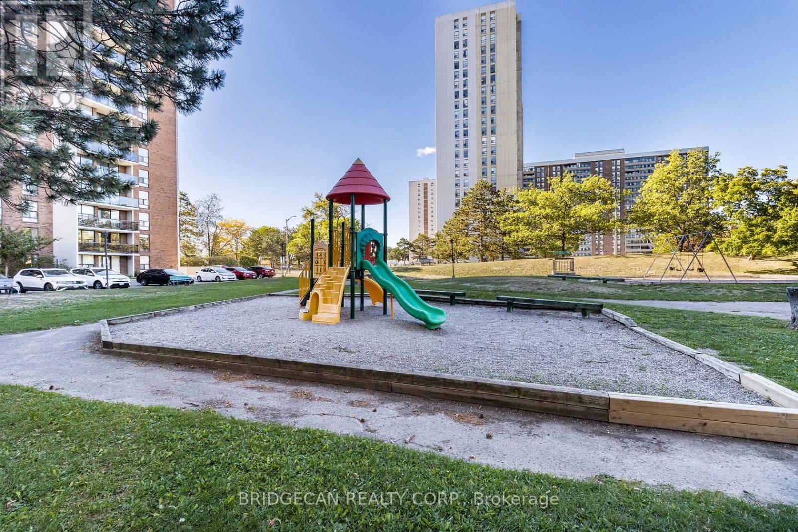 Photo 12 of 602 21 Knightsbridge Road, Brampton ON