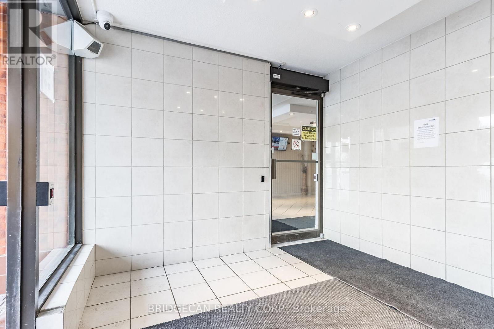 Photo 4 of 602 21 Knightsbridge Road, Brampton ON