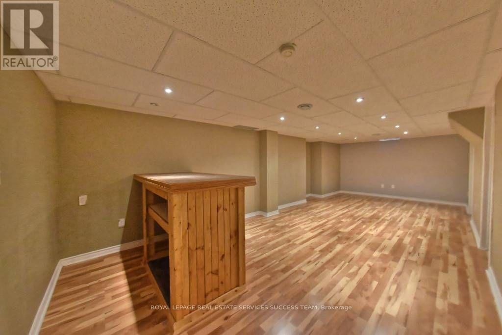 Photo 3 of 1652 Beaty Trail, Milton ON