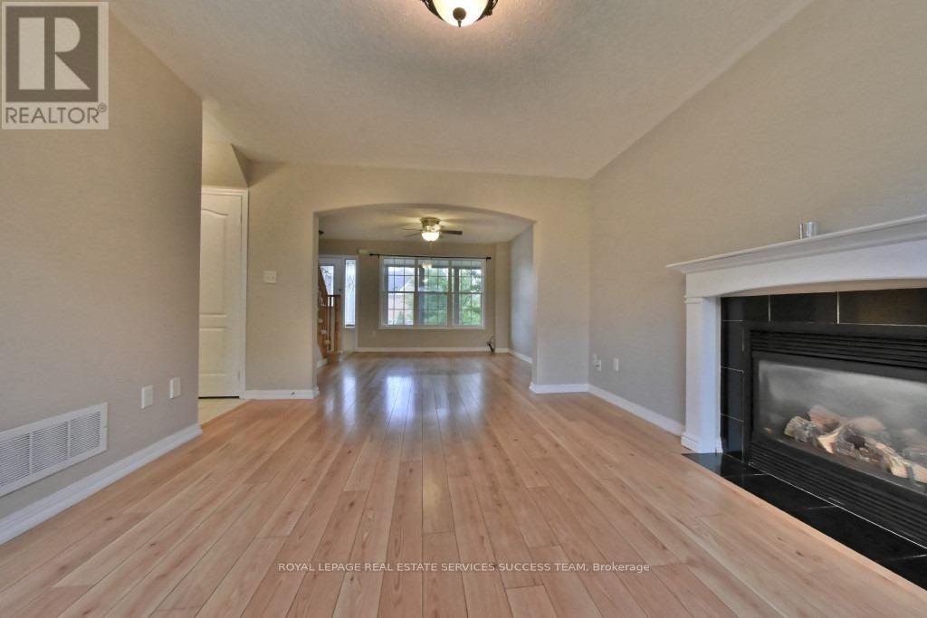Photo 5 of 1652 Beaty Trail, Milton ON