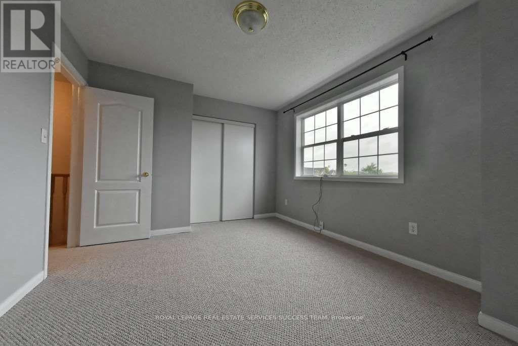 Photo 27 of 1652 Beaty Trail, Milton ON