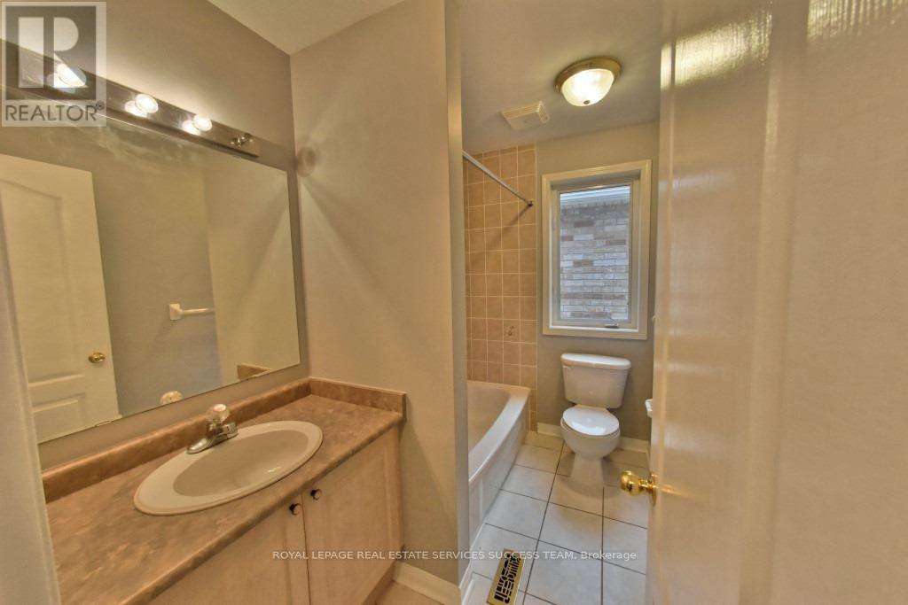 Photo 16 of 1652 Beaty Trail, Milton ON