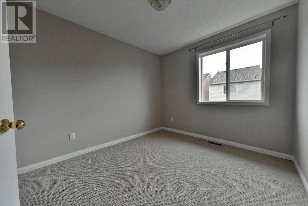 Photo 10 of 1652 Beaty Trail, Milton ON