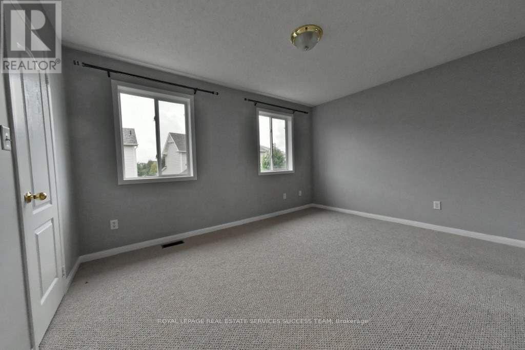 Photo 8 of 1652 Beaty Trail, Milton ON